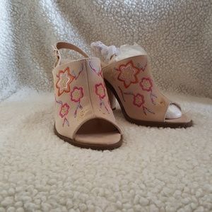 Yoki Santo beige faux suede embroidered sandals